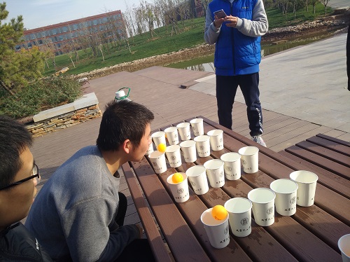 “奔跑吧”少年—参赛者在进行比赛.jpg
