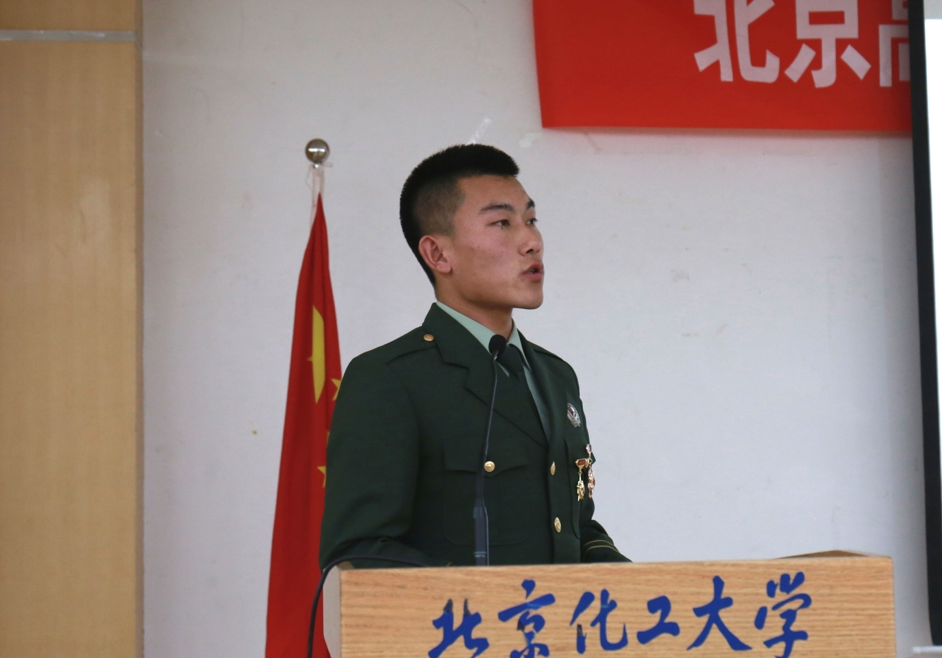 退伍大学生士兵旌旗中队孙会彬彬.JPG